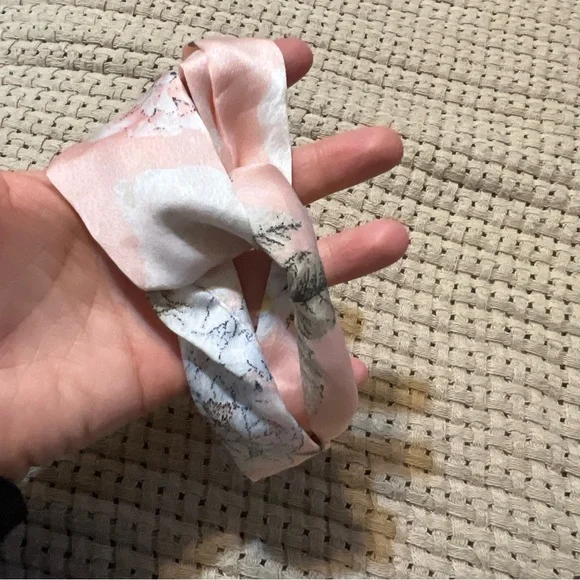 đź’—FREE WITH PURCHASEđź’— Elastic Headband Bundle - Picture 10 of 14